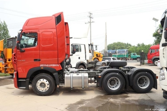 시노트룩 HOWO T7H 440HP 6X4 위험 화학 트랙터 500-600L 연료 탱크 용량