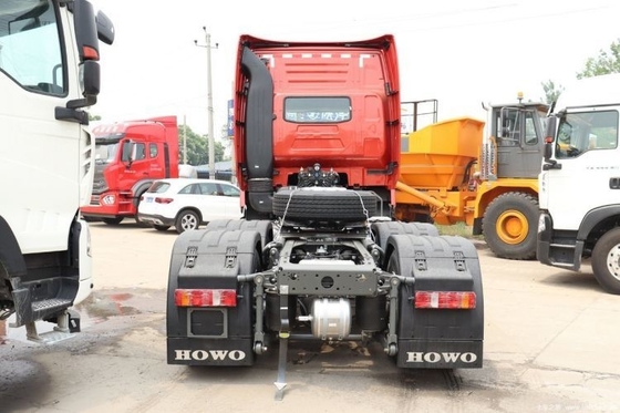 시노트룩 HOWO T7H 440HP 6X4 위험 화학 트랙터 500-600L 연료 탱크 용량
