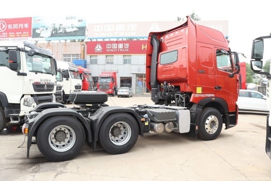 시노트룩 HOWO T7H 440HP 6X4 위험 화학 트랙터 500-600L 연료 탱크 용량