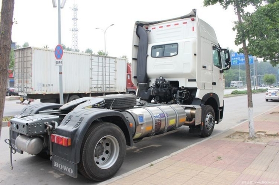 4X2 좌측 운전 Sinotruk HOWO T7H 440HP LNG 트랙터 트럭 16 전진