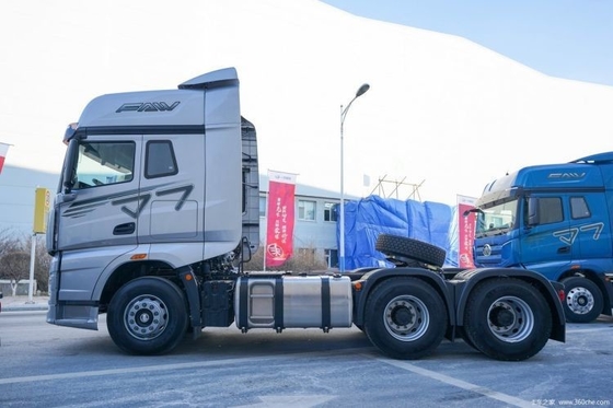 FAW Jiefang J7 무거운 트럭 560HP 6X4 멀티미디어 시스템과 함께 큰 견인 트럭 머리