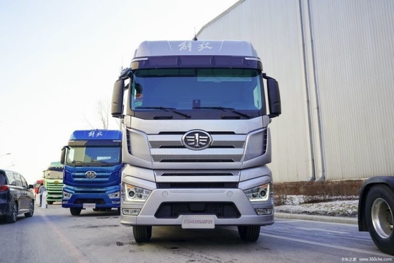 FAW Jiefang J7 무거운 트럭 560HP 6X4 멀티미디어 시스템과 함께 큰 견인 트럭 머리