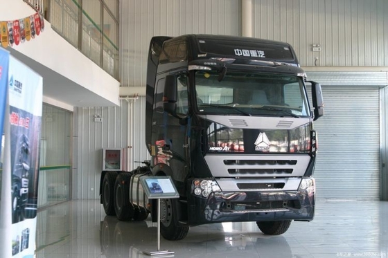 사용 된 HOWO A7 6x4 트랙터 트럭 400-500L 연료 탱크 용량 및 SINOTRUCK 엔진