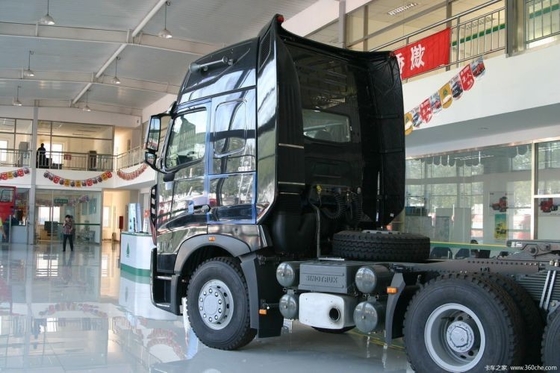 사용 된 HOWO A7 6x4 트랙터 트럭 400-500L 연료 탱크 용량 및 SINOTRUCK 엔진