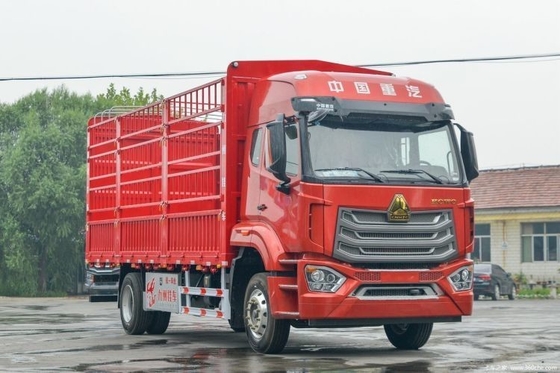 총 차량 무게 2000-25000 kg 시노트럭 HOWo N5W 220 HP 4X2 6.7m 창고 트럭